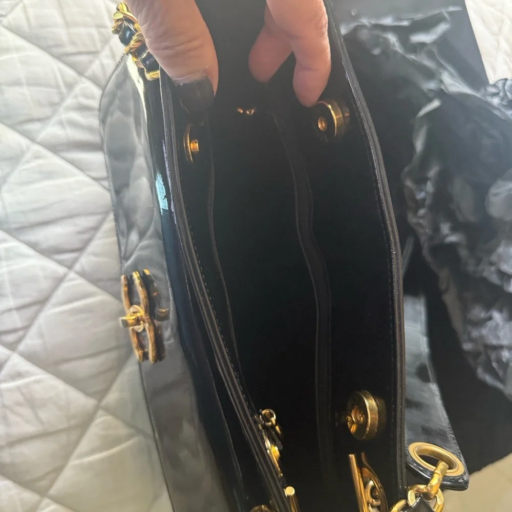 TODAY only !! $550 ON SALE!! Chanel Glossy Black Shoulder Bag . AUTHENTIC - Picture 7 of 9